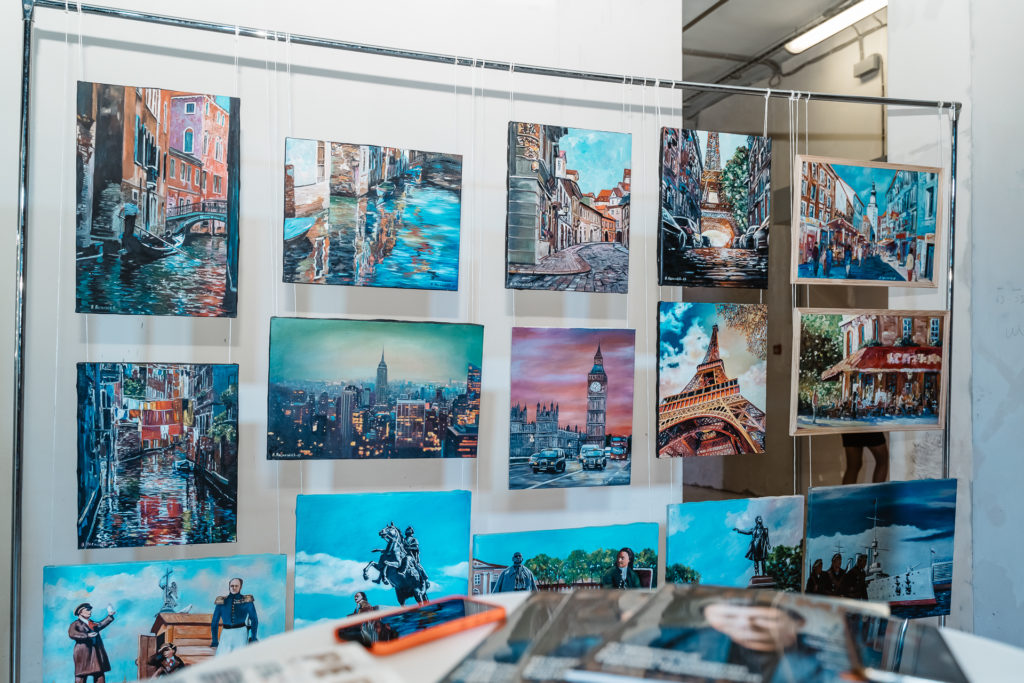 Шубы и шортики: модный показ глазами Тверьлайф