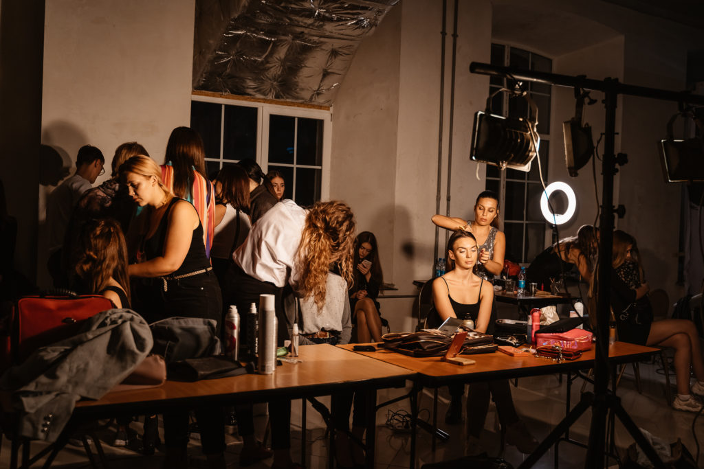 Шубы и шортики: модный показ глазами Тверьлайф