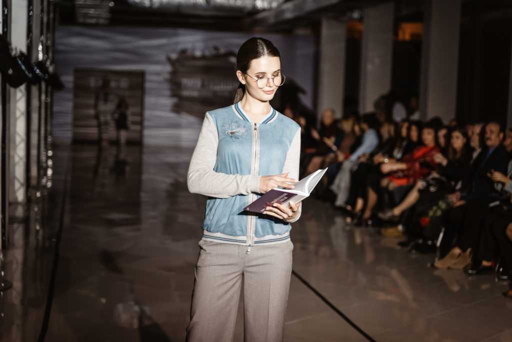 Шубы и шортики: модный показ глазами Тверьлайф