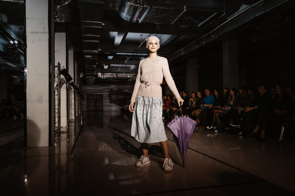 Шубы и шортики: модный показ глазами Тверьлайф