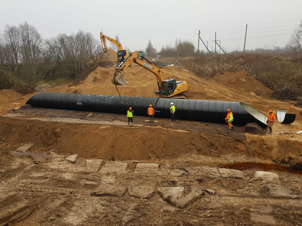 На размытом участке дороги «Москва - Санкт-Петербург» - Гирино установлена водопропускная труба