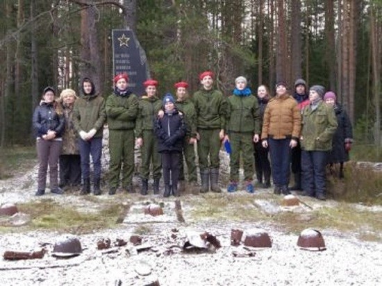 Андреапольские юнармейцы очистили дорогу к обелиску Андреапольские юнармейцы очистили дорогу к обелиску