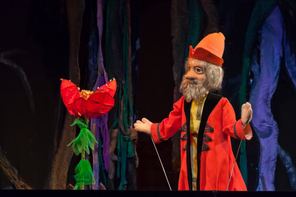 Тверским папам «Аленький цветочек» покажут всего за один рубль Тверским папам «Аленький цветочек» покажут всего за один рубль