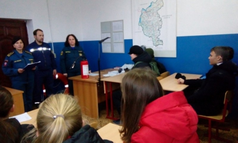 Калязинские старшеклассники побывали в пожарной части Калязинские старшеклассники побывали в пожарной части