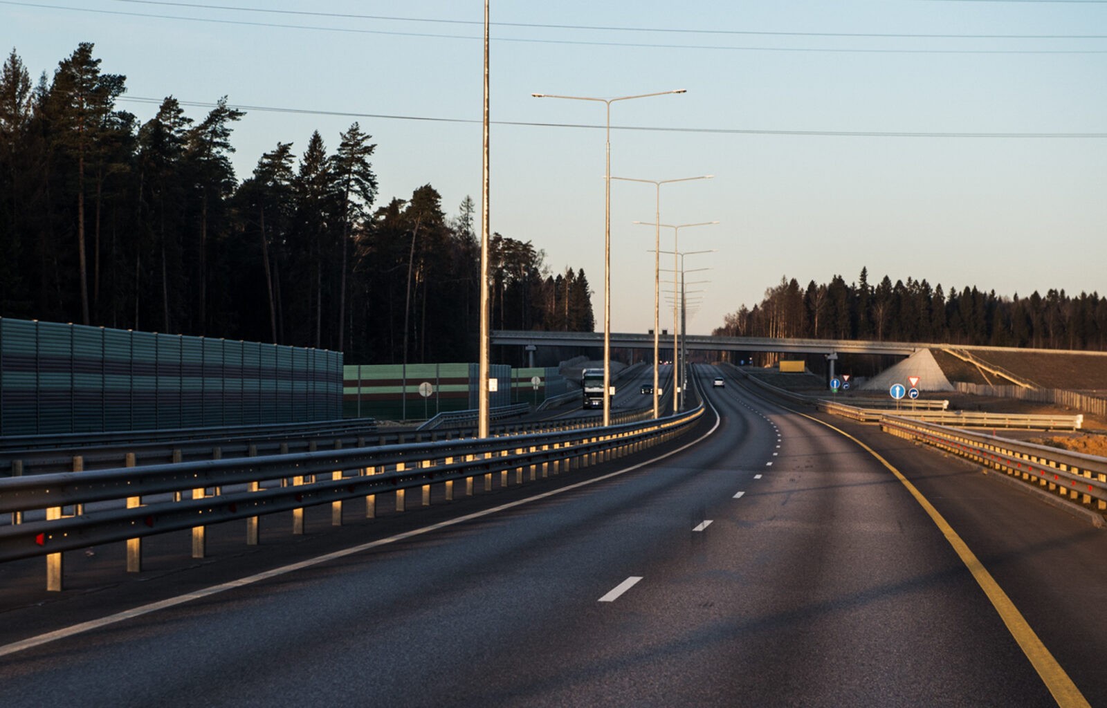 Игорь Руденя осмотрел участок дороги М-11 в Тверской области перед открытием