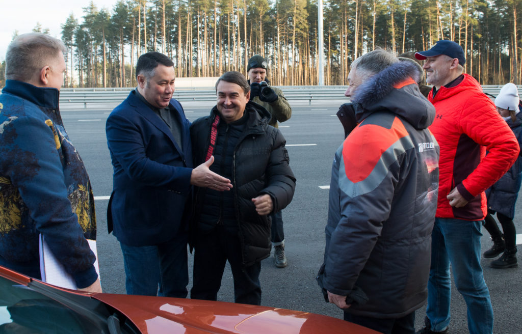 Игорь Руденя осмотрел участок дороги М-11 в Тверской области перед открытием Игорь Руденя осмотрел участок дороги М-11 в Тверской области перед открытием