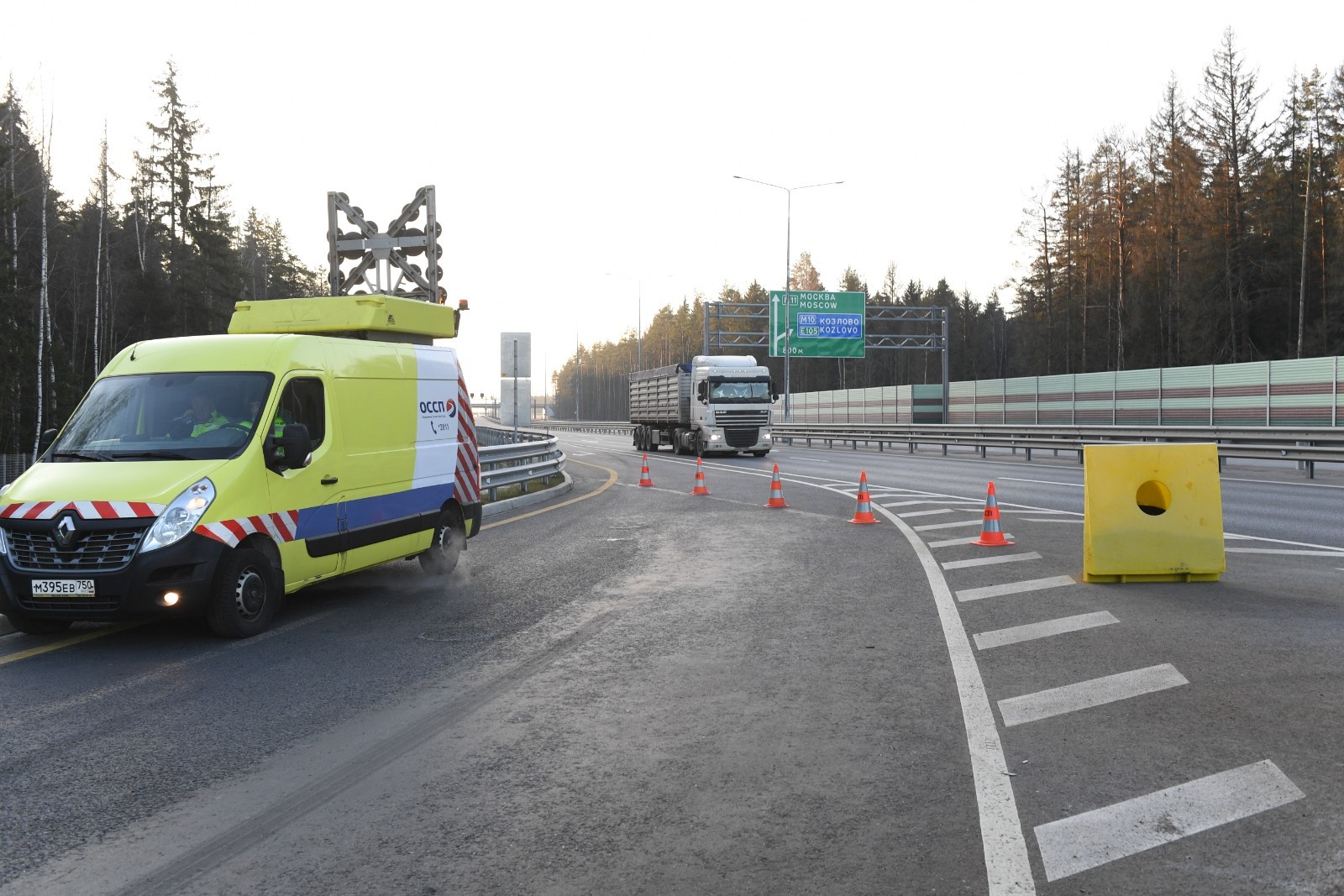 Игорь Руденя осмотрел участок дороги М-11 в Тверской области перед открытием