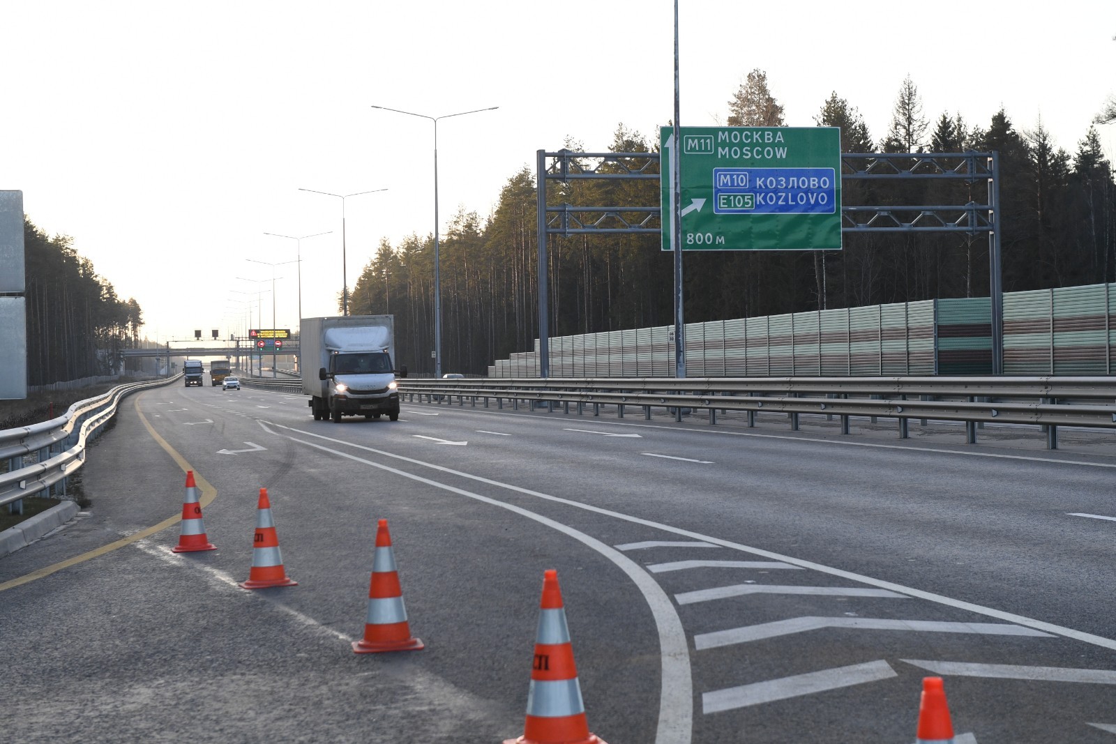 Игорь Руденя осмотрел участок дороги М-11 в Тверской области перед открытием