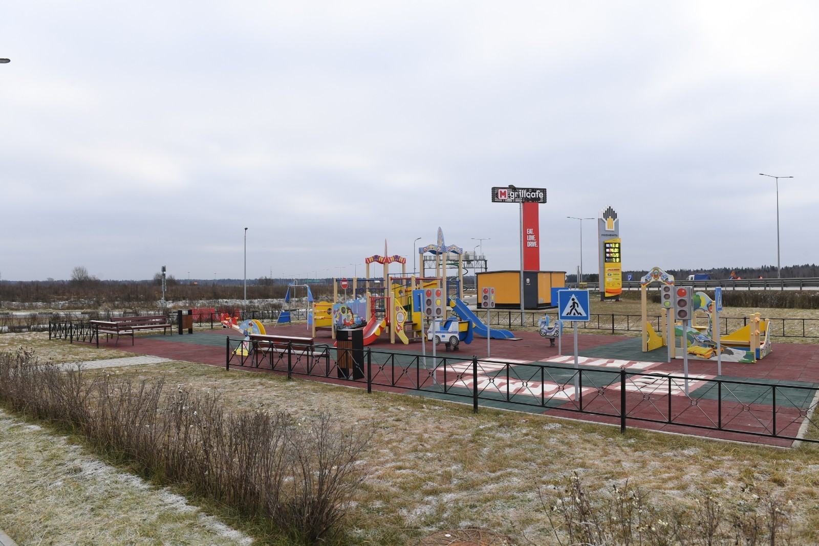 Игорь Руденя осмотрел участок дороги М-11 в Тверской области перед открытием