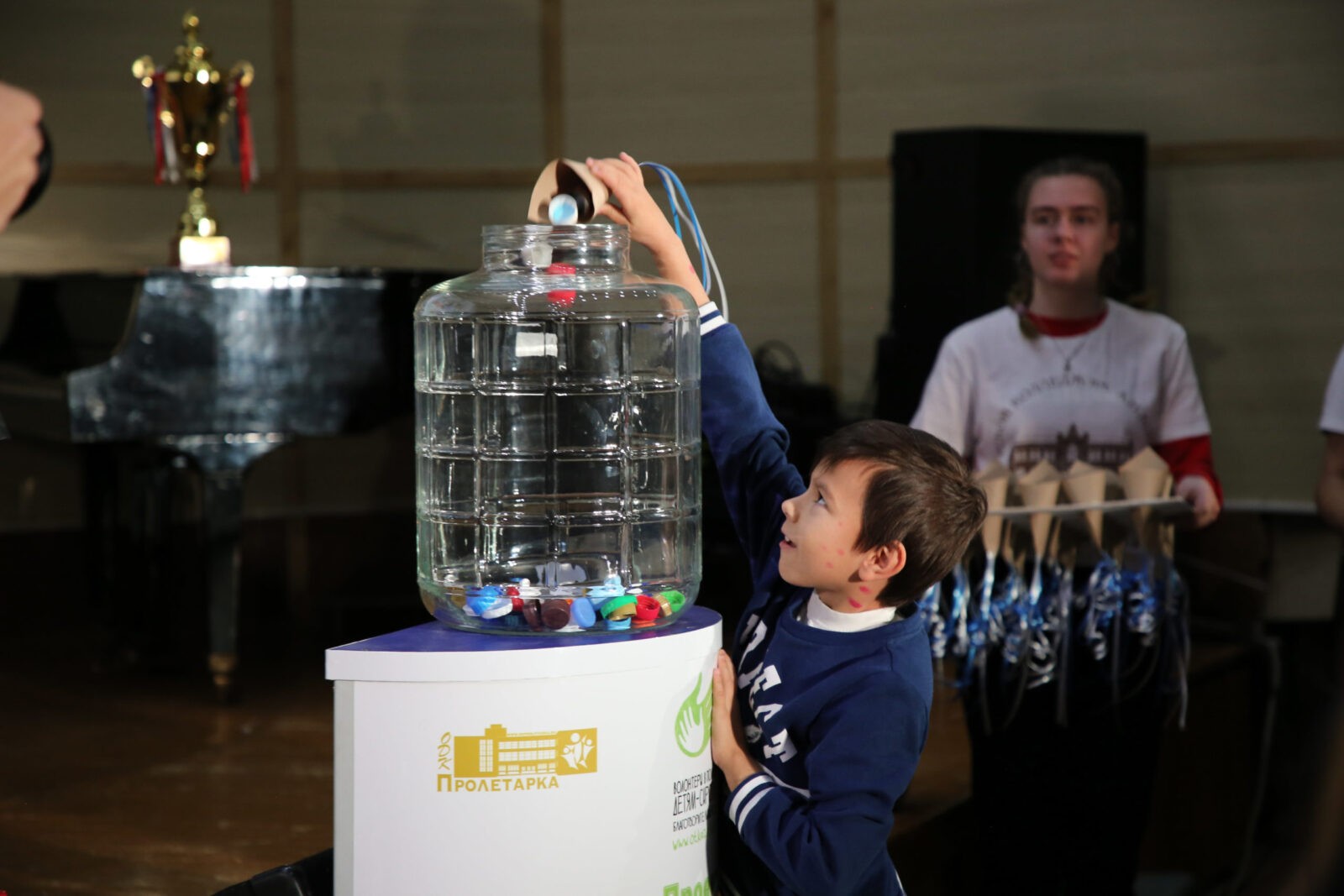 Тверские студенты дали старт сбору пластмассовых крышечек