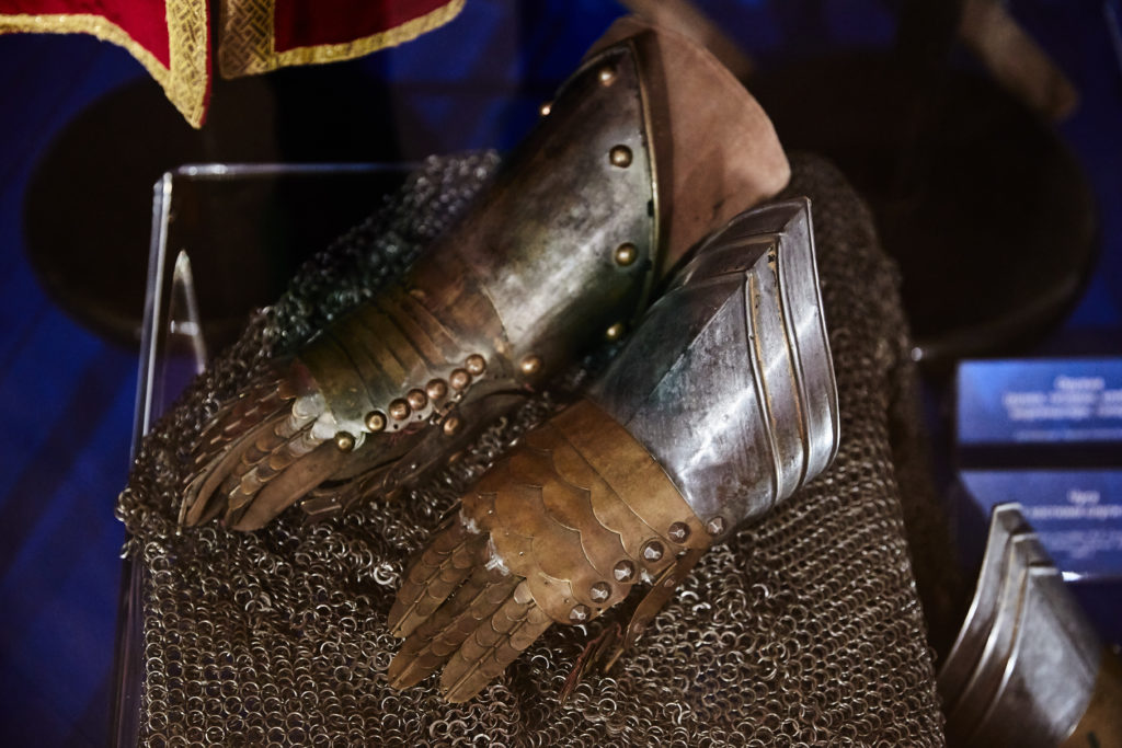 Костюмы из легендарных спектаклей прошлого представили в Твери ФОТО