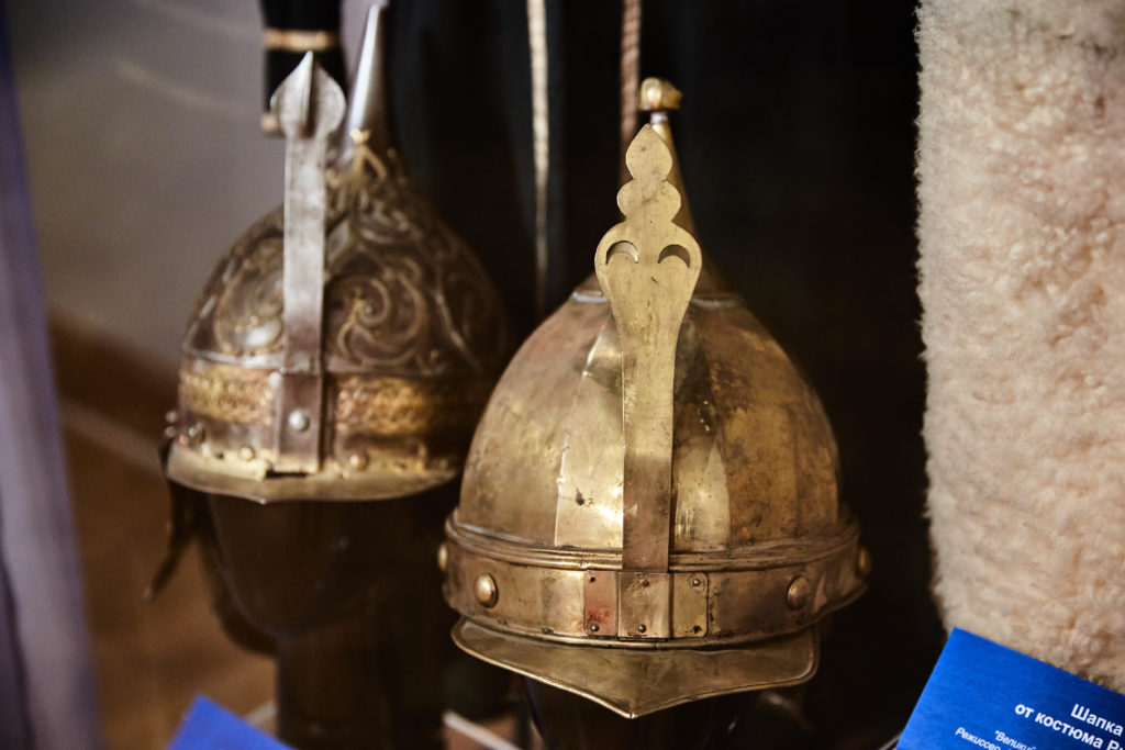 Костюмы из легендарных спектаклей прошлого представили в Твери ФОТО