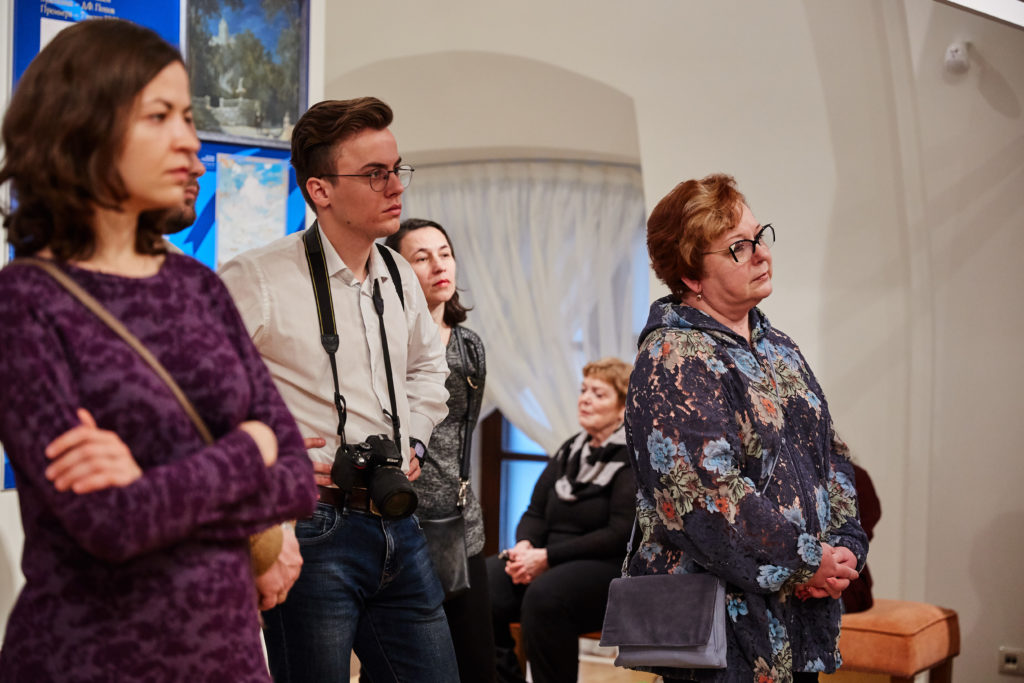 Костюмы из легендарных спектаклей прошлого представили в Твери ФОТО