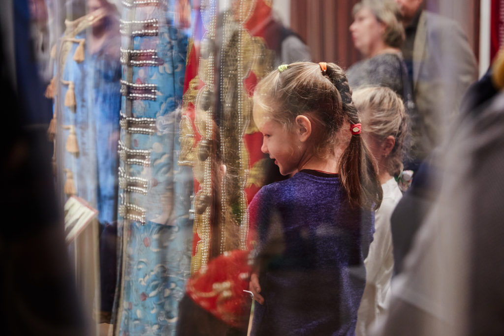 Костюмы из легендарных спектаклей прошлого представили в Твери ФОТО