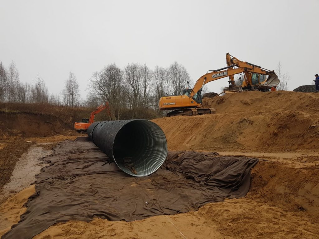 На размытом участке дороги «Москва - Санкт-Петербург» - Гирино установлена водопропускная труба