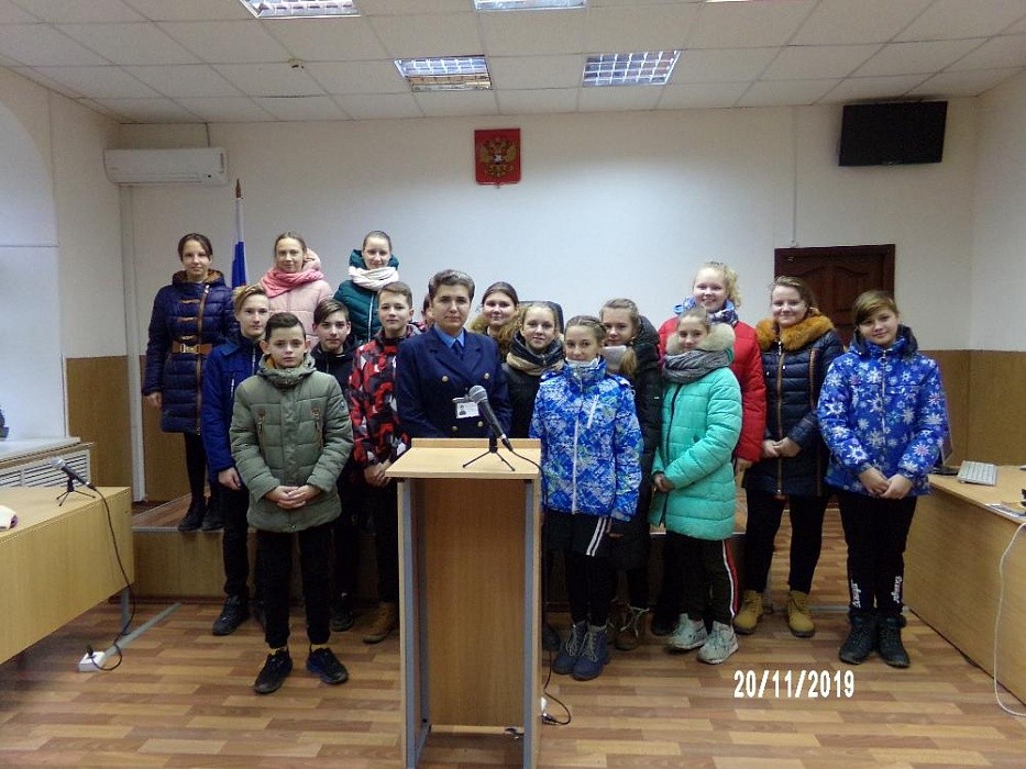 Для школьников Калязина провели экскурсию в здании суда Для школьников Калязина провели экскурсию в здании суда