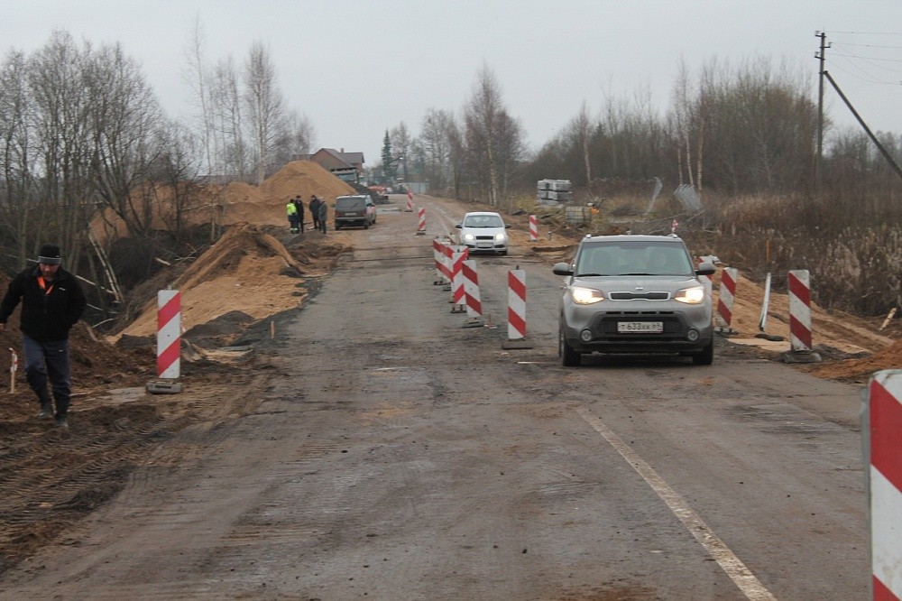 Водители в Вышневолоцком районе отмечают, что повреждённую дорогу быстро отремонтировали Водители в Вышневолоцком районе отмечают, что повреждённую дорогу быстро отремонтировали
