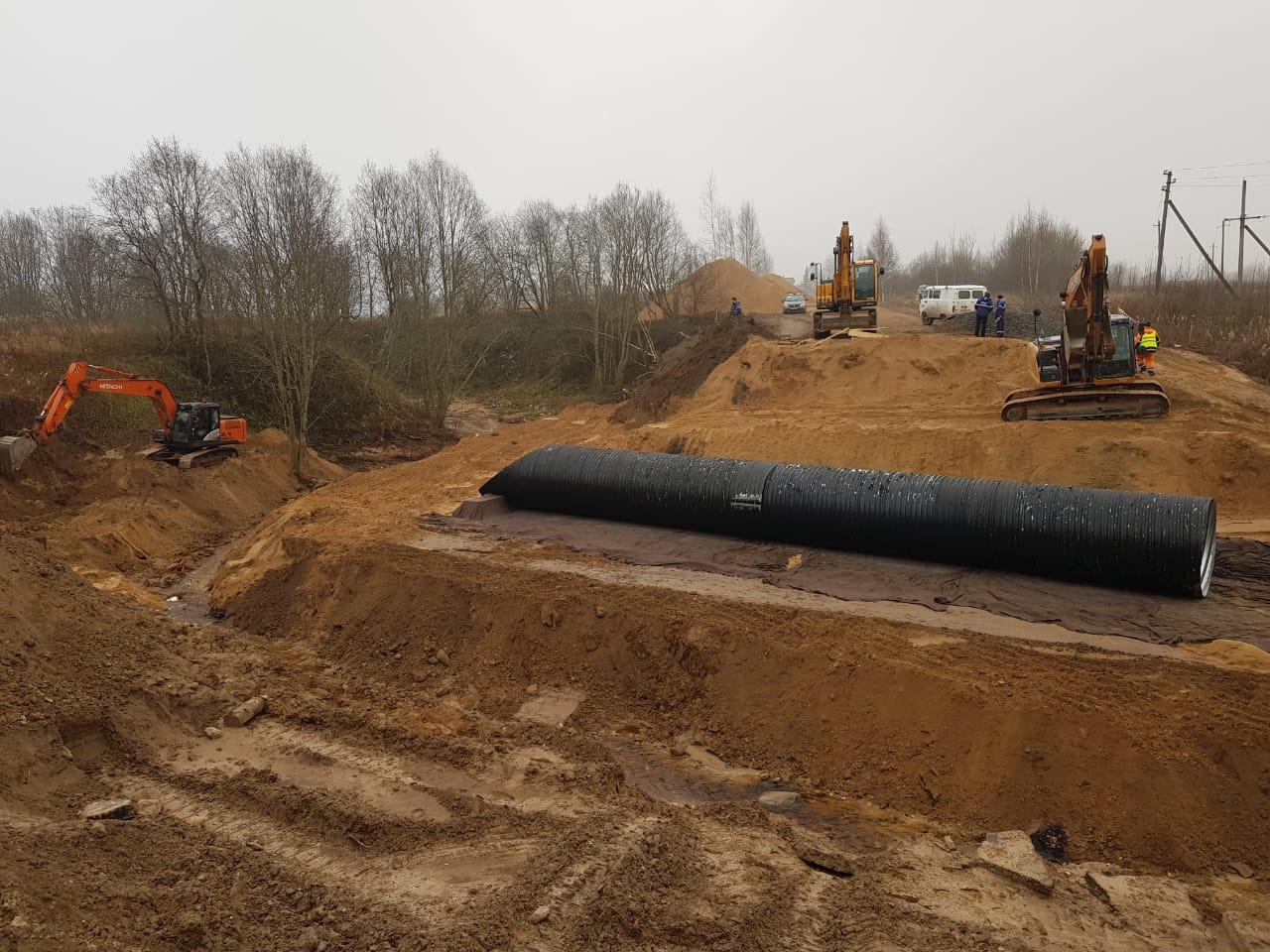 На размытом участке дороги «Москва - Санкт-Петербург» - Гирино установлена водопропускная труба