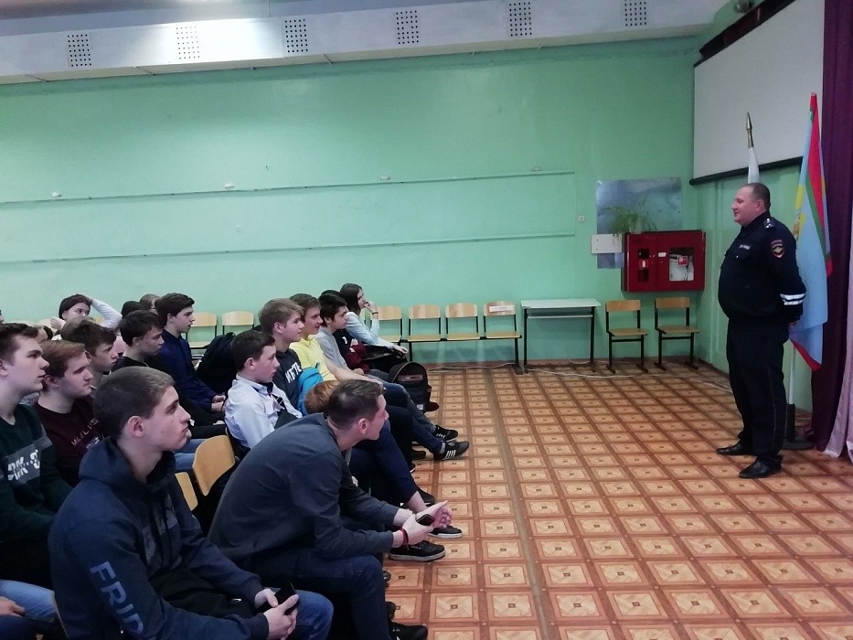 Студенты в Бологое узнали о важности соблюдения ПДД Студенты в Бологое узнали о важности соблюдения ПДД