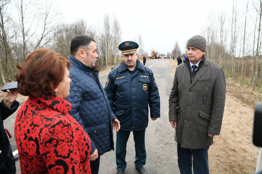 Губернатор лично контролирует восстановление дороги в Вышневолоцком городском округе Губернатор лично контролирует восстановление дороги в Вышневолоцком городском округе