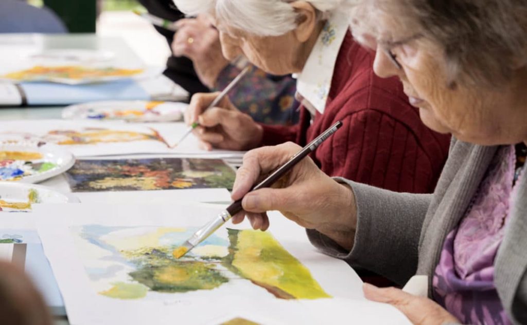 Тверским пенсионерам предлагают писать картины Тверским пенсионерам предлагают писать картины