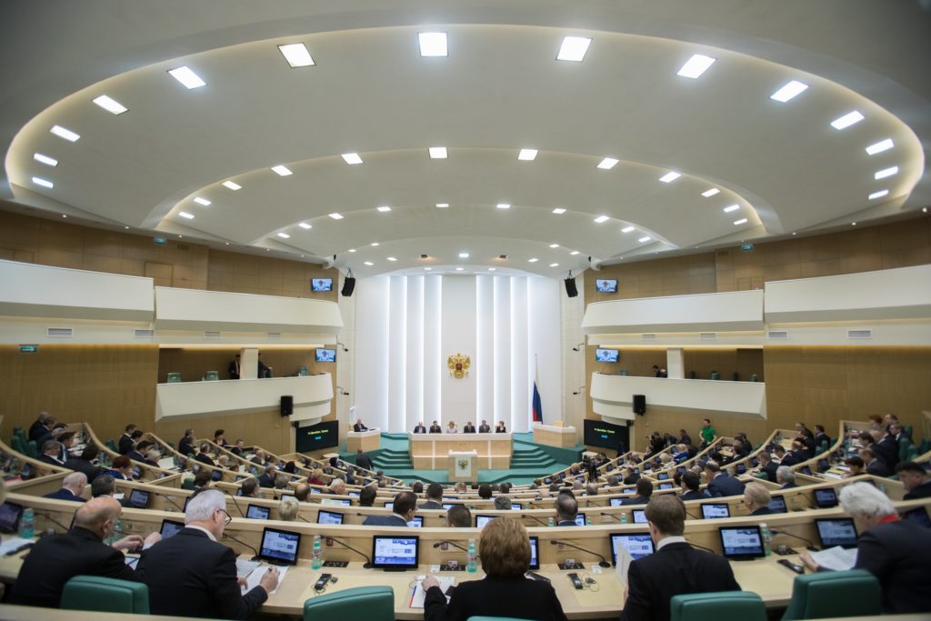 Совет Федерации одобрил бюджет России на ближайшие три года Совет Федерации одобрил бюджет России на ближайшие три года