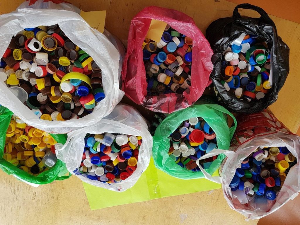 Почта России в Тверской области назвала адреса отделений, в которых можно сдать «добрые крышечки»