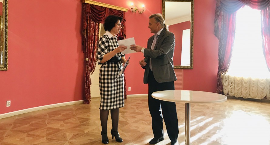 Торжок за минувшую неделю посетили программа «Доброе утро»,  Гарик Сукачев  и залетный лебедь