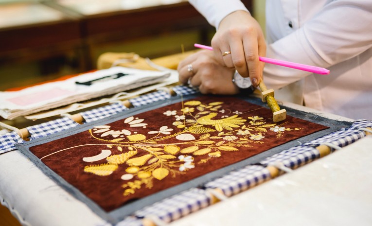 Торжок за минувшую неделю посетили программа «Доброе утро»,  Гарик Сукачев  и залетный лебедь