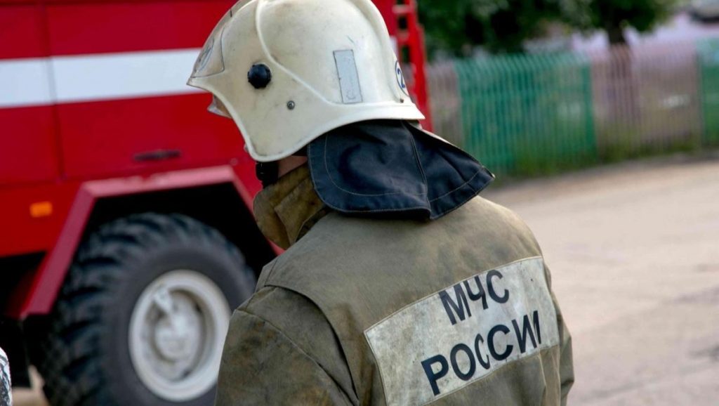 Пожарные спасли мужчину из задымленной квартиры в тверской многоэтажке Пожарные спасли мужчину из задымленной квартиры в тверской многоэтажке