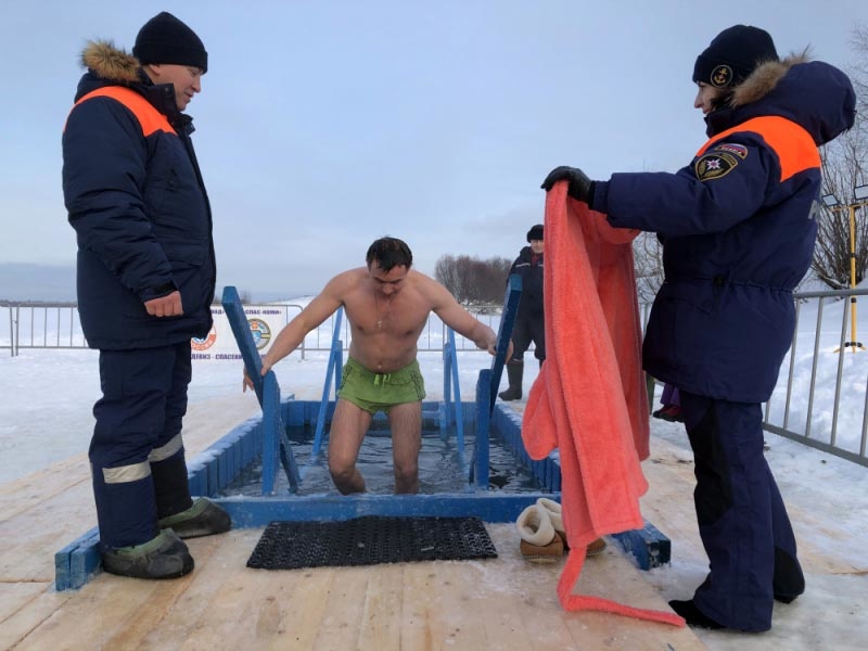 В Тверской области обеспечивать безопасность во время крещенских купаний будут более 900 сотрудников МЧС и правоохранителей В Тверской области обеспечивать безопасность во время крещенских купаний будут более 900 сотрудников МЧС и правоохранителей