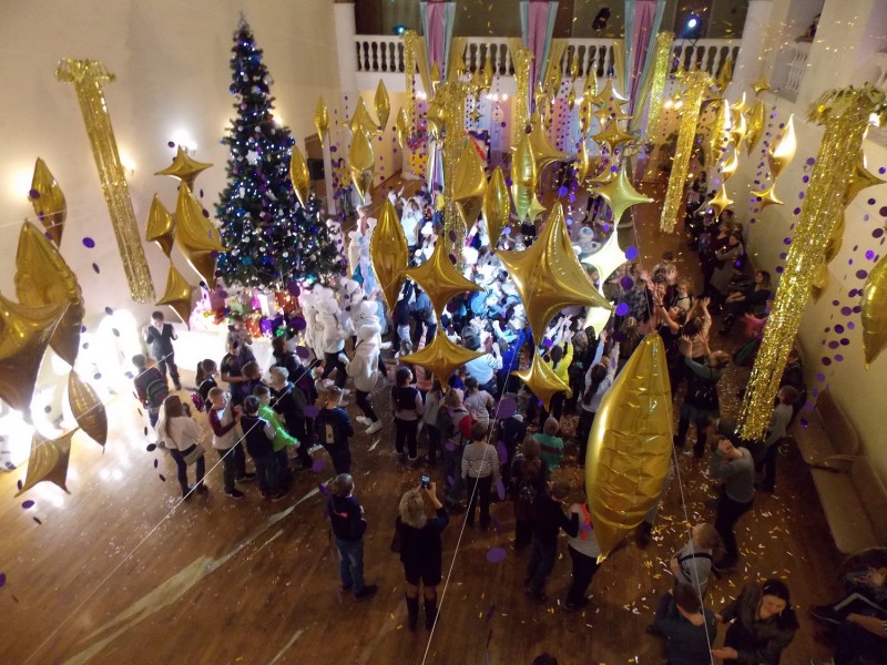 В Тверской области «Полицейский Дед Мороз» поздравил многодетные семьи