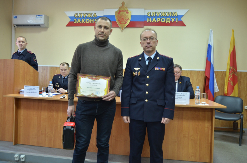 Отважного жителя Твери наградили за помощь в задержании преступника Отважного жителя Твери наградили за помощь в задержании преступника