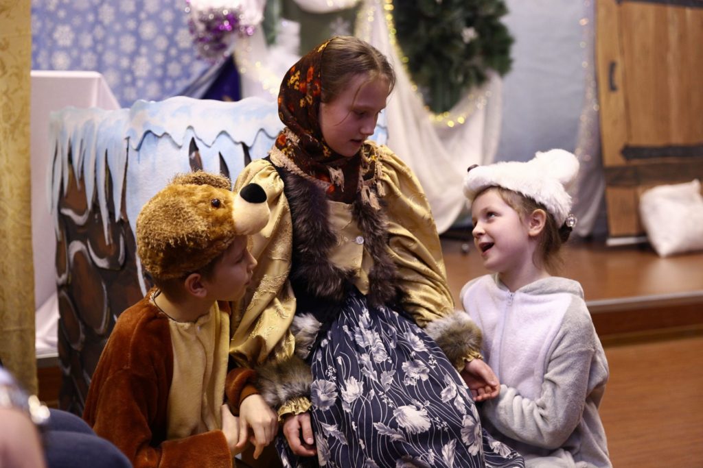 Ученики Тверской епархиальной школы представили рождественский спектакль