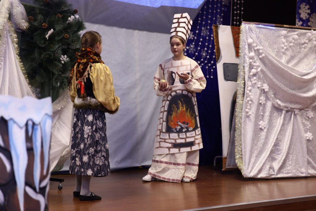 Ученики Тверской епархиальной школы представили рождественский спектакль