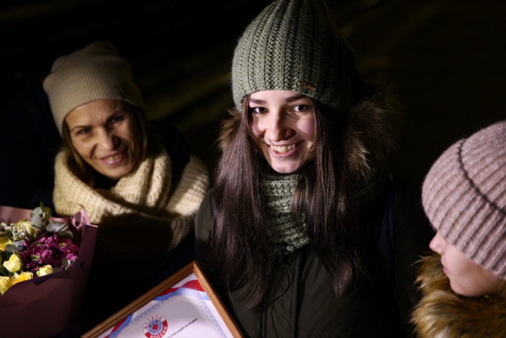 Школьница, спасшая двух детей, вернулась домой в Вышний Волочек ФОТО Школьница, спасшая двух детей, вернулась домой в Вышний Волочек ФОТО