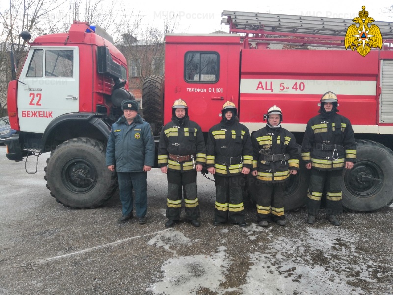 В Тверской области спасатели освободили детей из запертой квартиры В Тверской области спасатели освободили детей из запертой квартиры