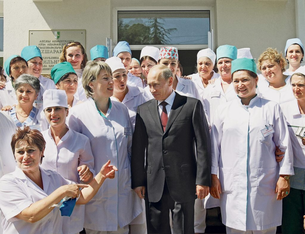 Владимир Путин: здравоохранение дополнительно получит 550 млрд рублей Владимир Путин: здравоохранение дополнительно получит 550 млрд рублей