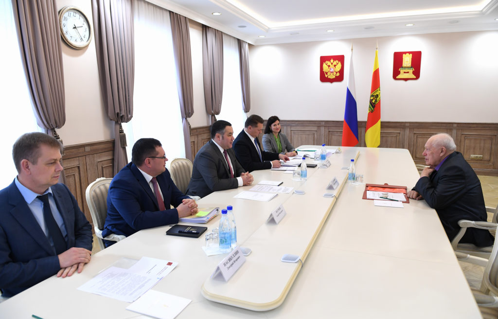 Игорь Руденя встретился с председателем колхоза «Красный Октябрь» Юрием Михайловичем Ивановым Игорь Руденя встретился с председателем колхоза «Красный Октябрь» Юрием Михайловичем Ивановым