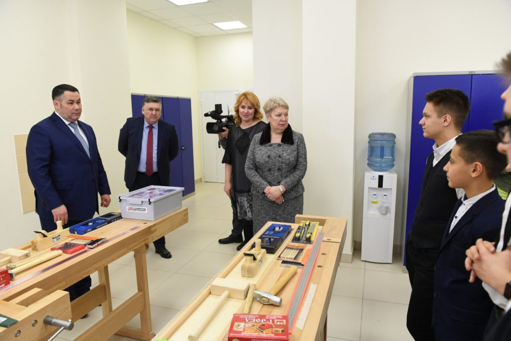 Ольга Васильева и Игорь Руденя осмотрели школу в микрорайоне «Брусилово»