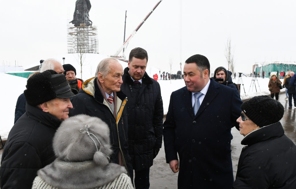 Игорь Руденя вместе с фронтовиками принял участие в мероприятии по установке центрального монумента Ржевского мемориала Советскому солдату Игорь Руденя вместе с фронтовиками принял участие в мероприятии по установке центрального монумента Ржевского мемориала Советскому солдату