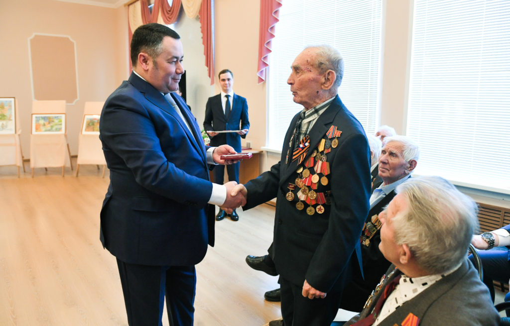 Ржевским ветеранам вручили юбилейные медали «75 лет Победы»