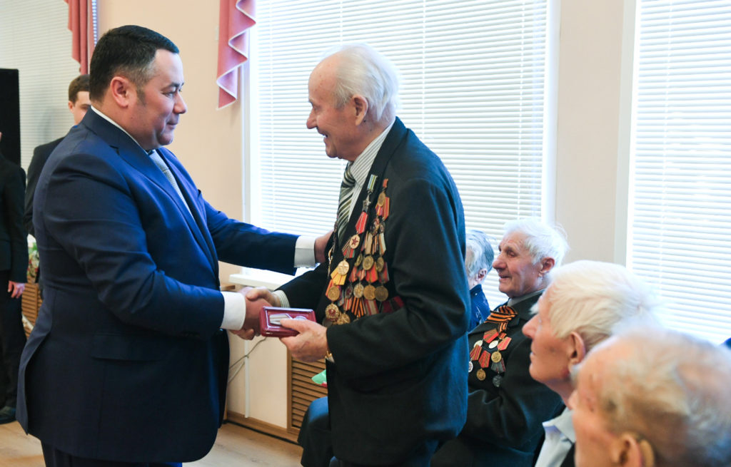 Ржевским ветеранам вручили юбилейные медали «75 лет Победы»