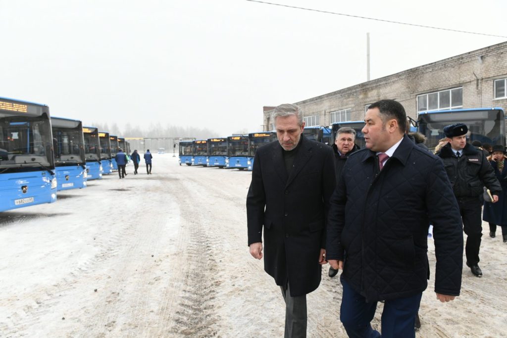 Игорь Руденя осмотрел новые автобусы, которые выйдут на линию 3 февраля Игорь Руденя осмотрел новые автобусы, которые выйдут на линию 3 февраля