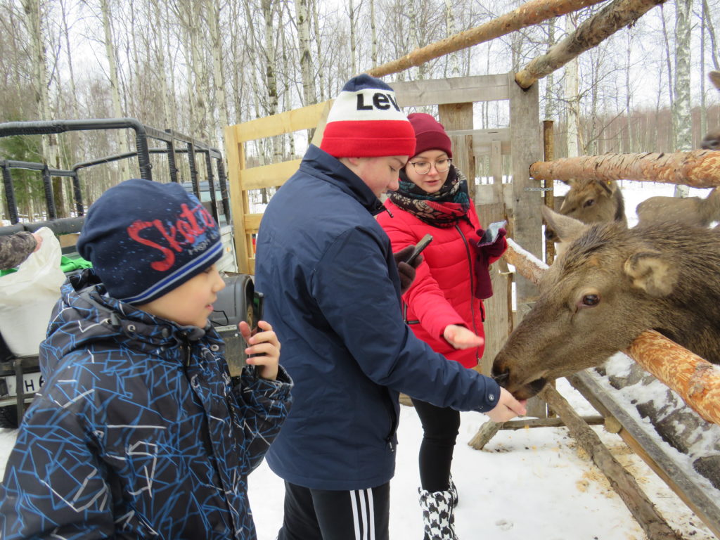 Ребята из социально-реабилитационного центра Твери побывали на оленьей ферме Ребята из социально-реабилитационного центра Твери побывали на оленьей ферме