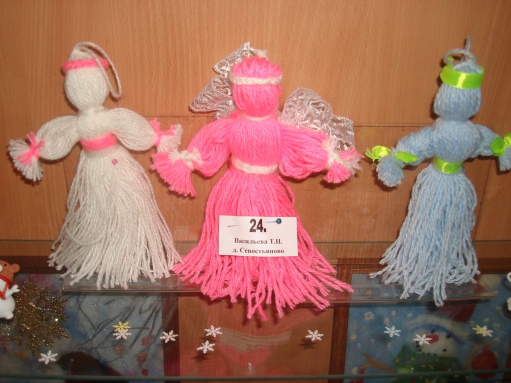 Западнодвинская библиотека предлагает выбрать лучшую работу в конкурсе «Чудо новогодней игрушки»