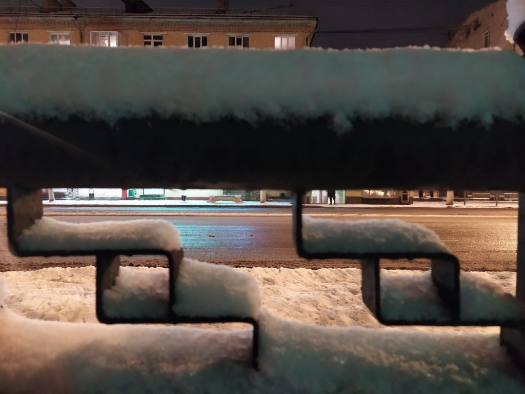 Жители Твери радуются долгожданному снегу