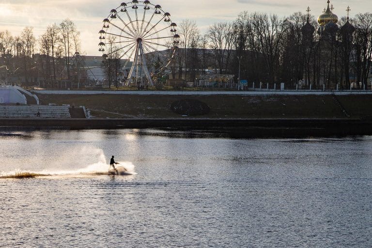В середине января жители Твери устроили гонки на аквабайках
