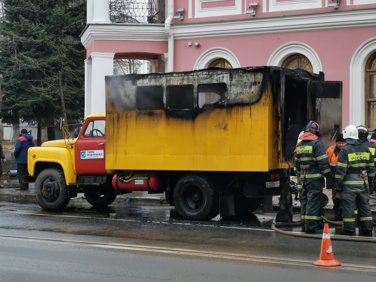 В Твери горела машина "Водоконала" ВИДЕО