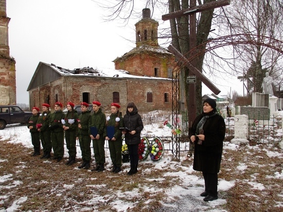 В Андреаполе вспоминали павших за освобождение родины бойцов В Андреаполе вспоминали павших за освобождение родины бойцов